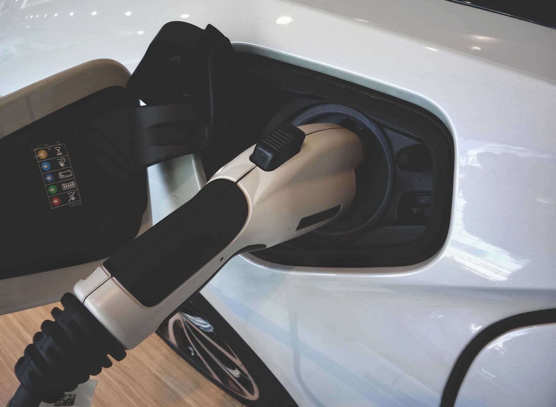 Voltage to discount charge electric car